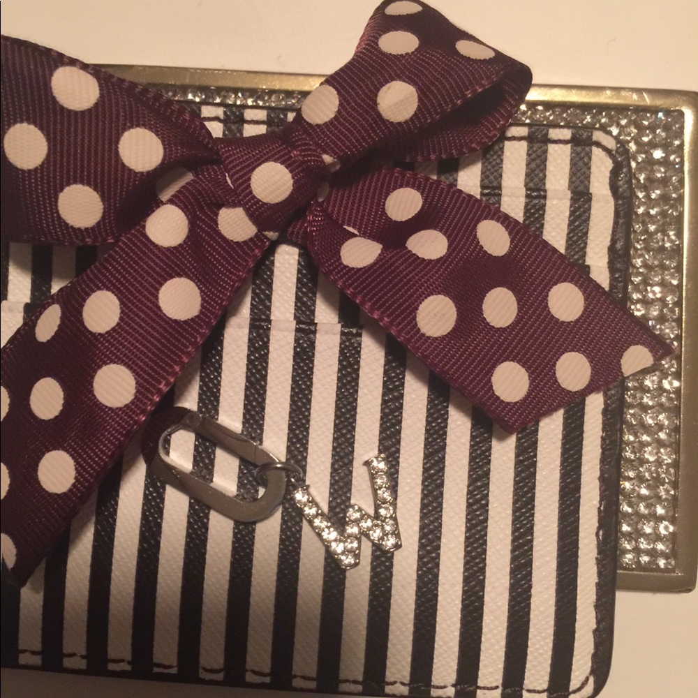 Henri Bendel W letter charm